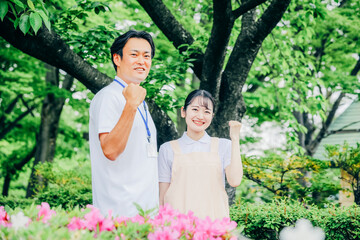 医療・介護・福祉系の男女スタッフ
