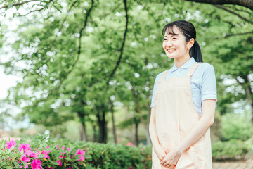 医療・介護・福祉系の女性スタッフ
