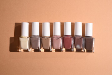 カラフルなマニキュア