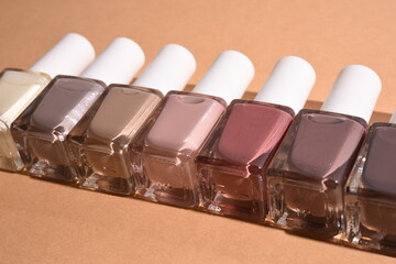 カラフルなマニキュア