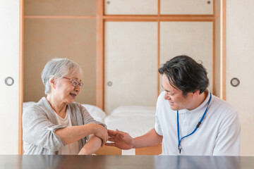 Fototapeta premium 在宅介護を受ける高齢者女性（腕） 