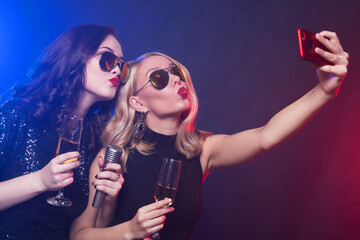 Close-up shot of group of laughing girls having party, take selfie with smartphone