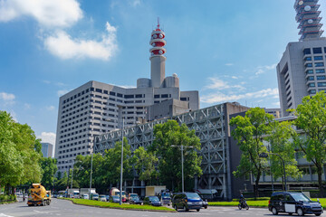 内堀通りと合同庁舎　内堀通りを桜田門から三宅坂へと進む　東京、皇居