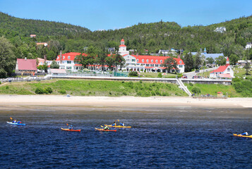 Obraz premium Tadoussac skyline with kayaks in the background, Quebec, Canada