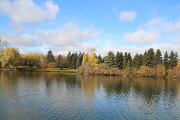 Fototapeta na wymiar October On The Lake, William Hawrelak Park, Edmonton, Alberta