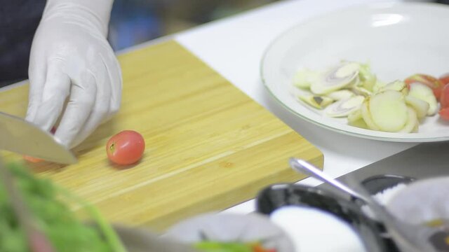 Steps to prepare the side dish of Tom Yum Goong , spicy prawn soup , Tom Yum Goong  with Thick Soup