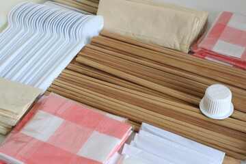 s et of disposable chopsticks 
