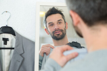 Fototapeta premium sid man tries on a suit