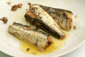 Plato de sardinas en acite de oliva