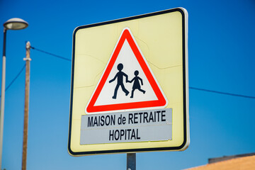 "Retirement home and hospital" french street sign