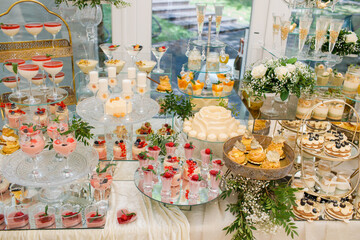 Candy Bar. Delicious wedding buffet with cupcakes. Sweet buffet with cupcakes and other desserts.