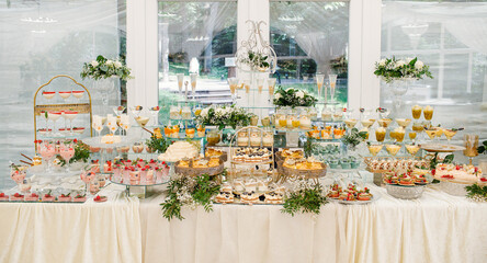 Candy Bar. Delicious wedding buffet with cupcakes. Sweet buffet with cupcakes and other desserts.