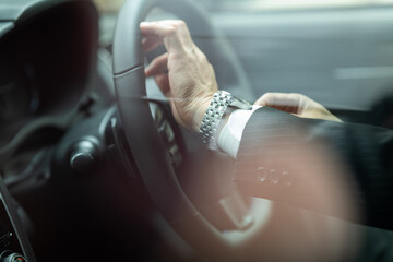 車・時計・時間・男性・ビジネスマン・運転