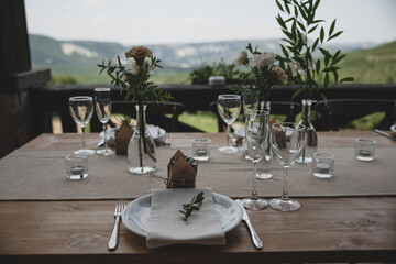 Wedding table setting. Eco wedding plates for the celebration. 