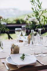 Wedding table setting. Eco wedding plates for the celebration. 