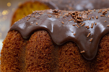 Bolo de cenoura com cobertura de chocolate