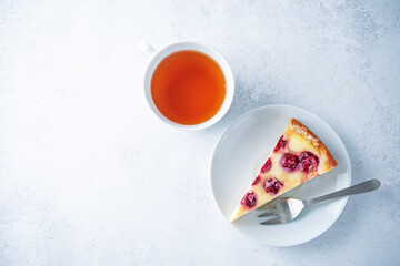 Obraz na płótnie Canvas Fresh sweet cheesecake with cherries and almond sprinkles in a plate