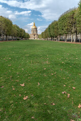 Palais des invalides à Paris  et son dôme en feuilles d'or