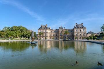 Fototapeta na wymiar Palais du Luxembourg à Paris