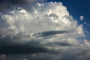 Obraz premium a sky full of clouds 