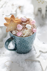 Warming up chocolate with cocoa and marshmallows