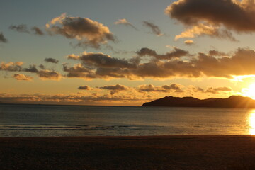 虹ヶ浜海水浴場から夕景の瀬戸内海　山口県光市の風景