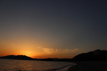 Fototapeta premium 瀬戸内海の夕陽と地球の美しさ 山口県