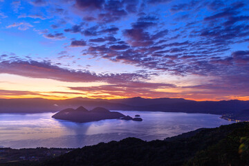 Fototapeta premium 洞爺湖の夜明けの風景