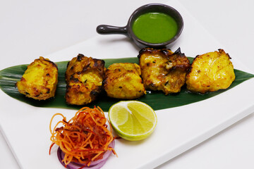 clay oven roasted ajwain flavored fish cubes, coated with gram flour, yoghurt and spices, known as tandoori fish tikka.. - obrazy, fototapety, plakaty