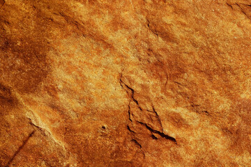 Nahaufnahme von einem orange-braunen Stein