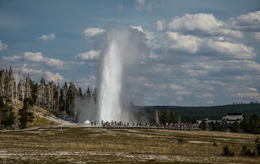 Grand Geyser-Yellowstone National Park 
