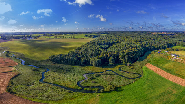 Szwajcaria Kaszubska-meandrująca rzeka Radunia