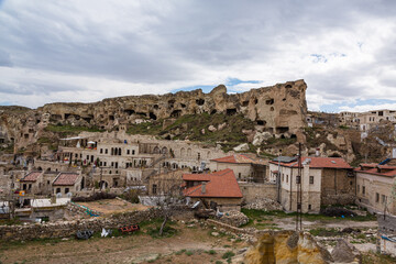 トルコ　カッパドキアの観光拠点のユルギュップの街並みと洞窟住居