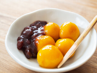 茹で小豆を添えたかぼちゃ白玉だんご