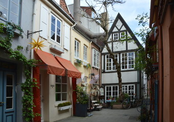 Fototapeta premium Historische Bauwerke im Alten Schnoor Viertel in der Hanse Stadt Bremen
