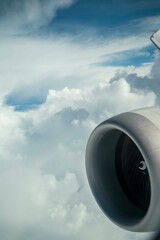 飛行機の窓から