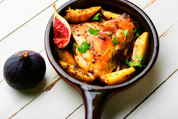 Chicken baked with potatoes and figs