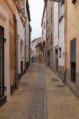 Fototapeta na wymiar street in the town of begur on the costa brava in northern spain with old houses