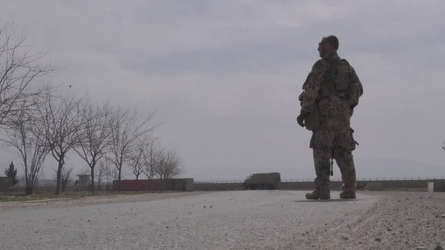 Bundeswehrsoldat auf Patrouille im Kundus in Afghanistan 