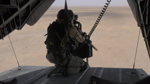 Hubschrauberflug der Bundeswehr &uuml;ber Afghanistan