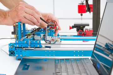 Precision instrument for photo-optical research in the laboratory of quantum physics