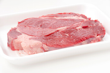 牛肉赤身肩ロース（ステーキ肉）