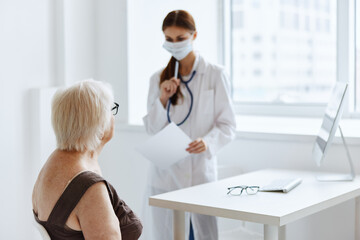 Fototapeta premium patient communicates with the doctor stethoscope