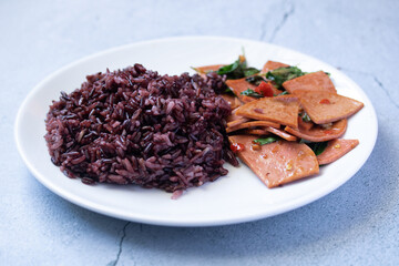Stir Fried Basil Ham with Riceberry Rice