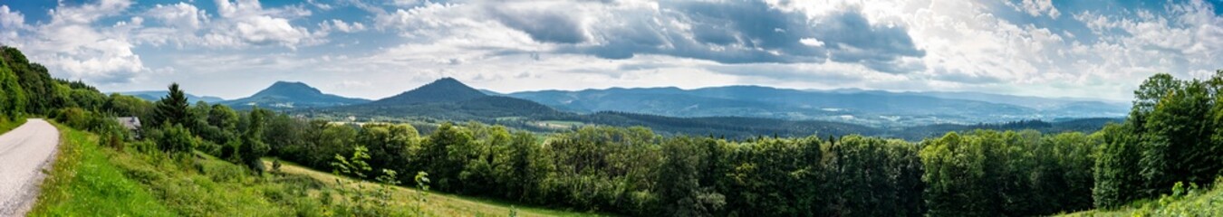 Fototapeta na wymiar Panoramique de 180° dans les Vosges sur un ciel nuageux en plein été