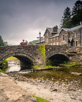 Stone arch bridge over the River Colwyn in Beddgelert, Snowdonia, North Wales (1 of 1)
