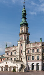 Obraz premium vertical view of the historic Town Hall in the Old Town city center of Zamosc