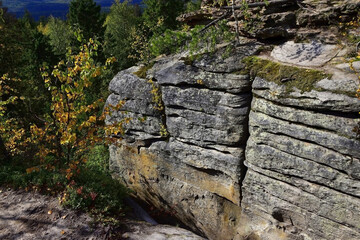 The surface structure of sandstone from the town of Kamenny Gorod is similar to man-made structures