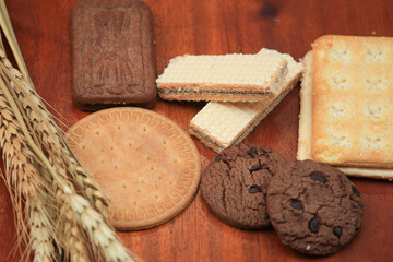 various kinds of delicious and savory biscuit breads are suitable for snacks, these biscuit breads are made from wheat and flour.