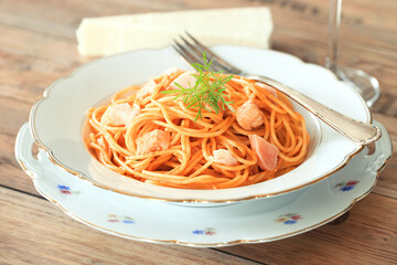 spaghetti with salmon tomato sauce